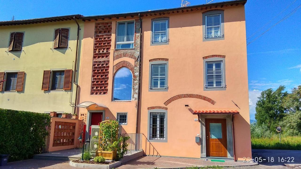 לינה וארוחת בוקר לוקה Le Rondini Di San Donato מראה חיצוני תמונה